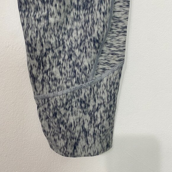 Victoria Sport Total Knockout Capri Gray & Black Speckled Capri Leggings Large - Picture 6 of 7